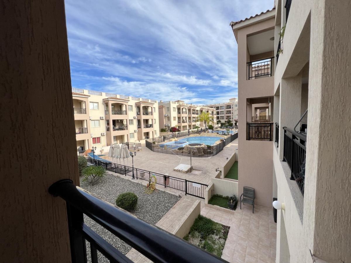 Royal-Seacrest Paphos-Center Vip Apartment ภายนอก รูปภาพ