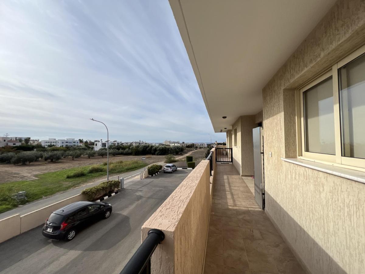 Royal-Seacrest Paphos-Center Vip Apartment ภายนอก รูปภาพ