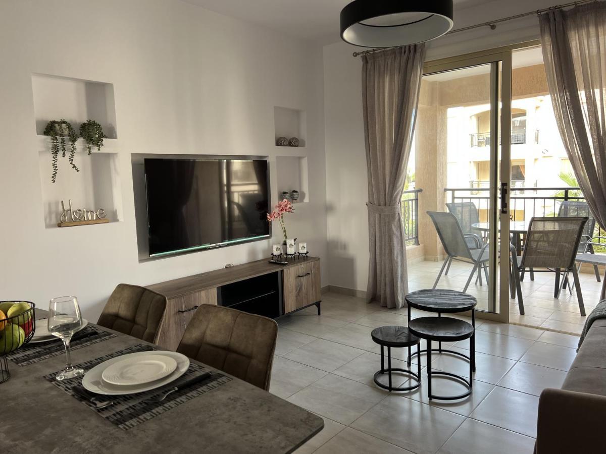 Royal-Seacrest Paphos-Center Vip Apartment ภายนอก รูปภาพ