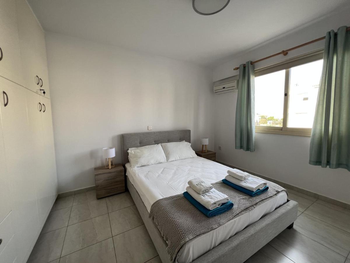 Royal-Seacrest Paphos-Center Vip Apartment ภายนอก รูปภาพ