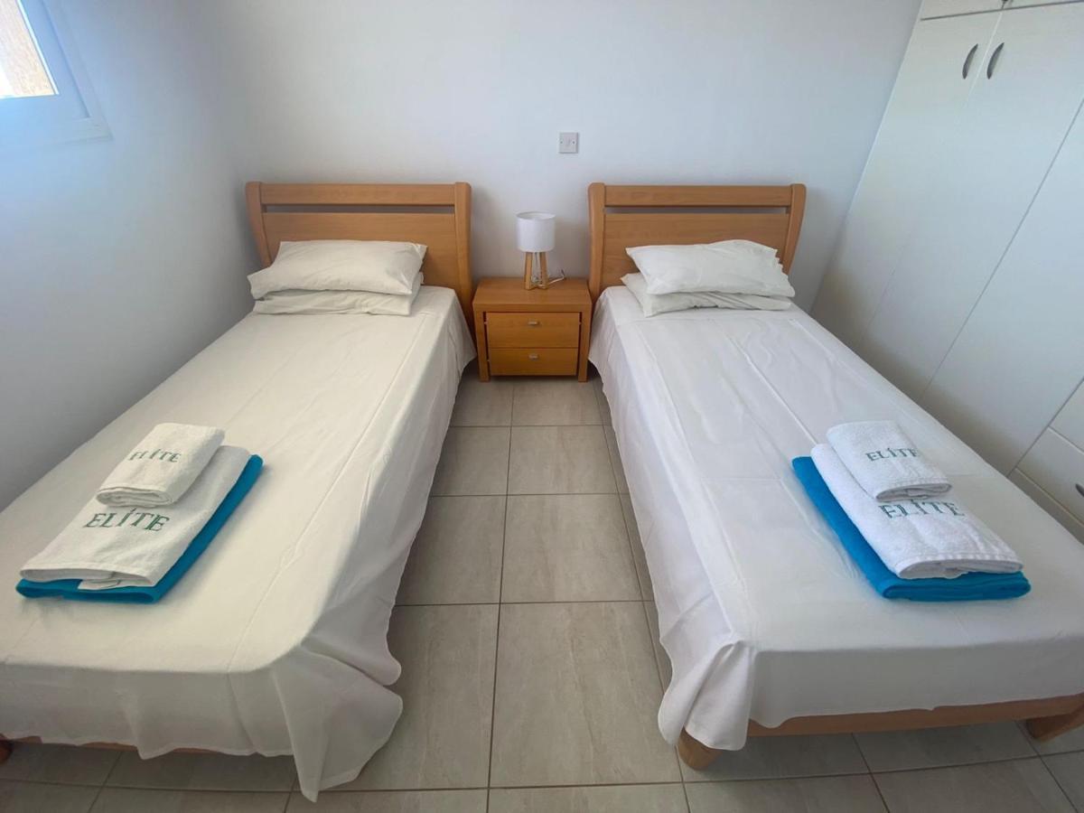 Royal-Seacrest Paphos-Center Vip Apartment ภายนอก รูปภาพ