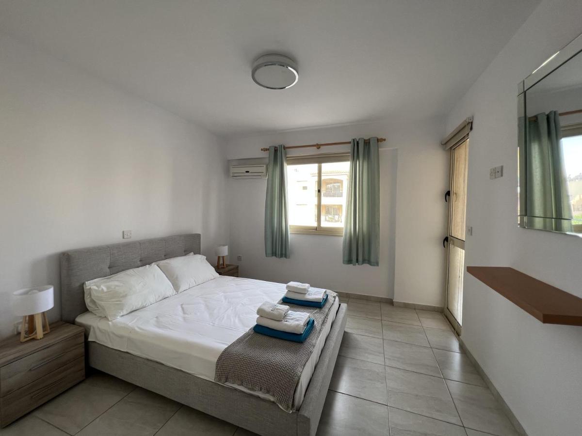 Royal-Seacrest Paphos-Center Vip Apartment ภายนอก รูปภาพ