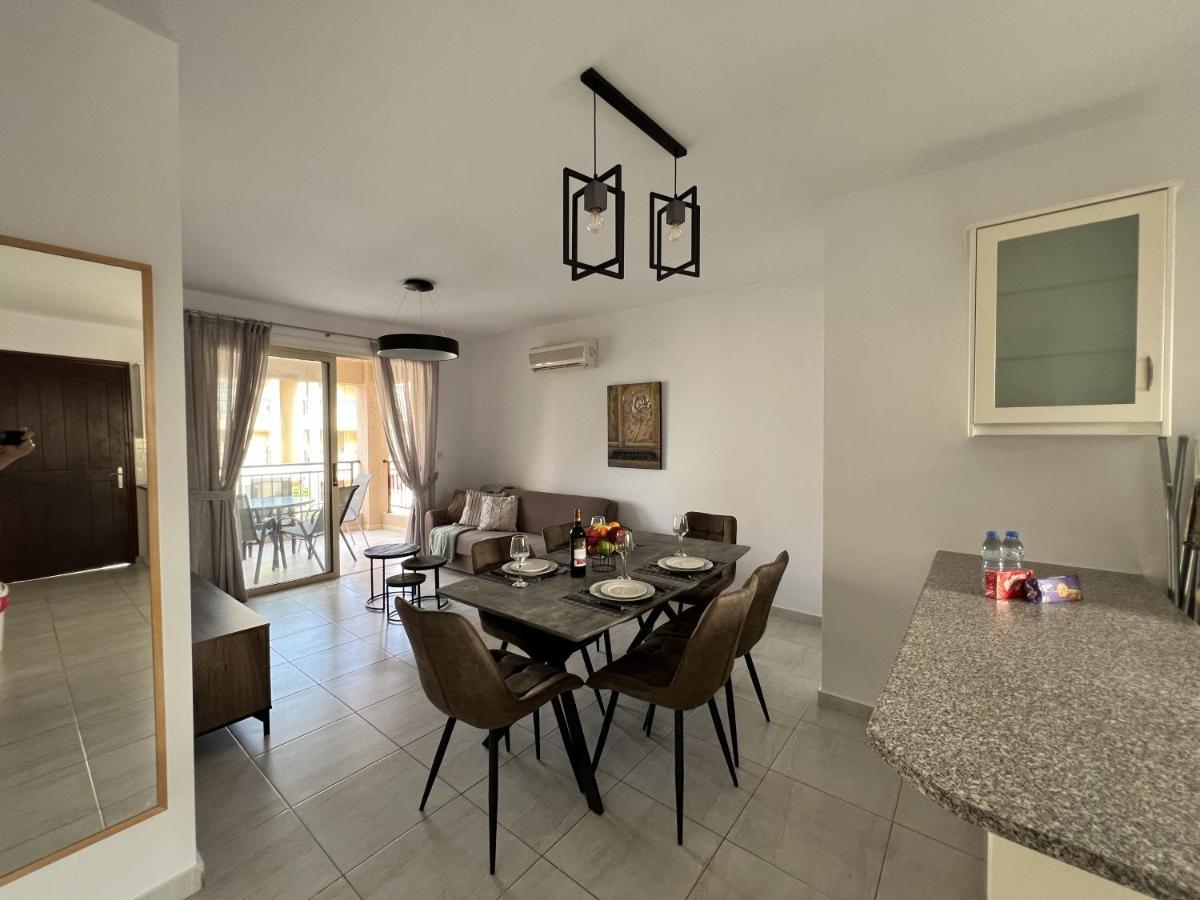 Royal-Seacrest Paphos-Center Vip Apartment ภายนอก รูปภาพ