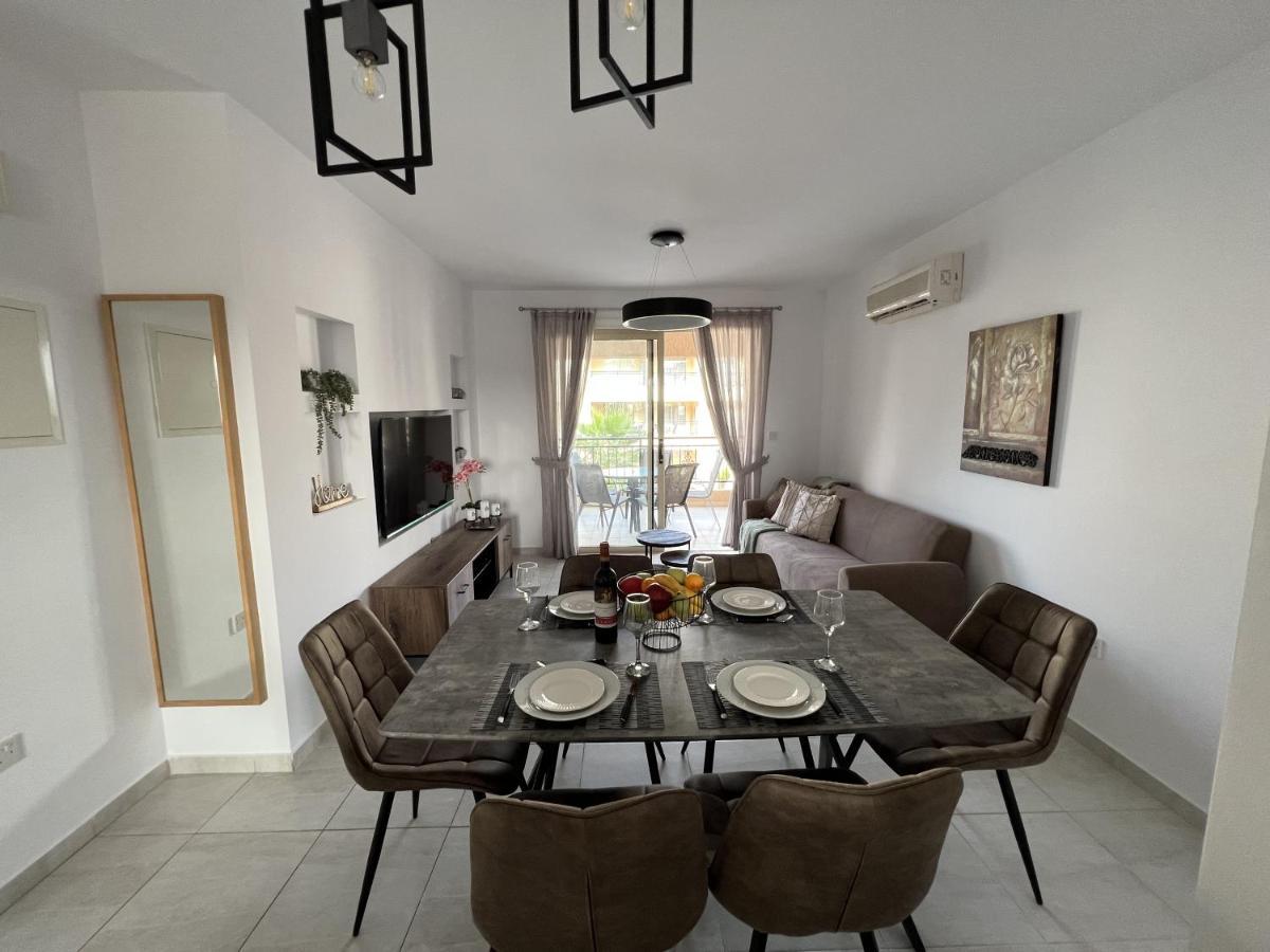 Royal-Seacrest Paphos-Center Vip Apartment ภายนอก รูปภาพ