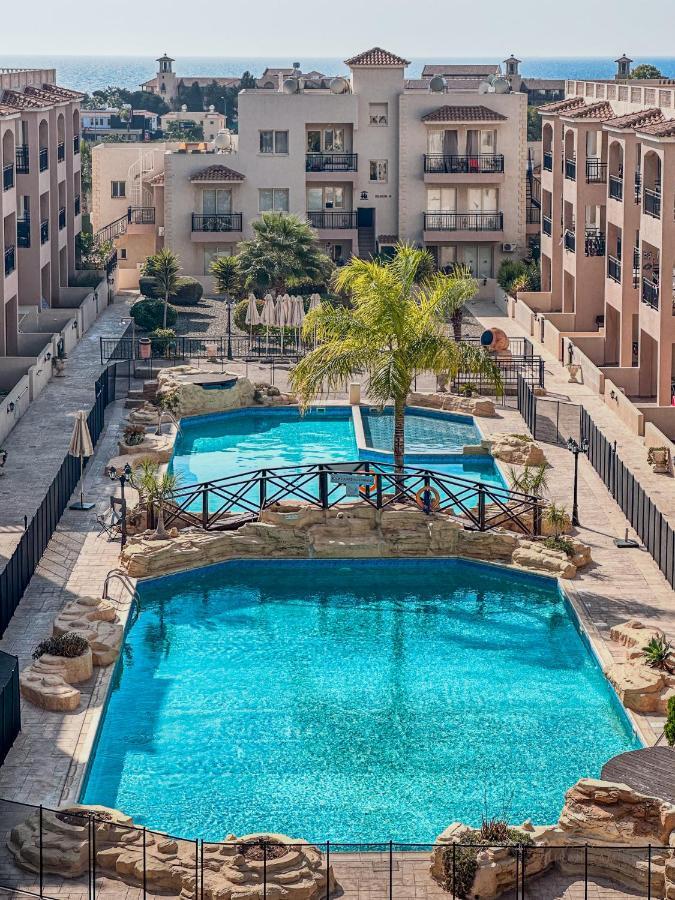 Royal-Seacrest Paphos-Center Vip Apartment ภายนอก รูปภาพ