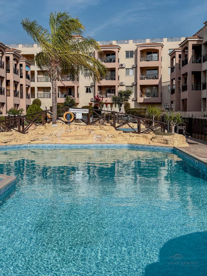 Royal-Seacrest Paphos-Center Vip Apartment ภายนอก รูปภาพ