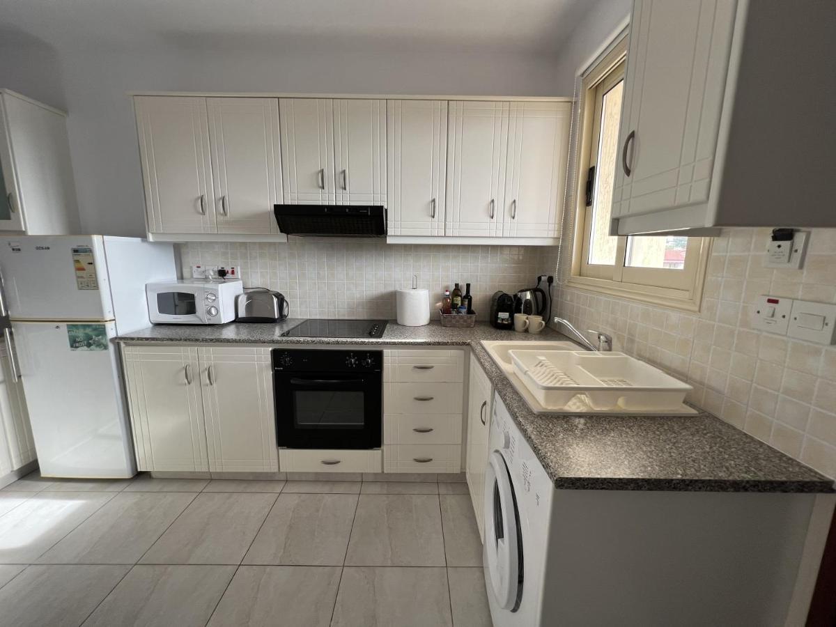 Royal-Seacrest Paphos-Center Vip Apartment ภายนอก รูปภาพ