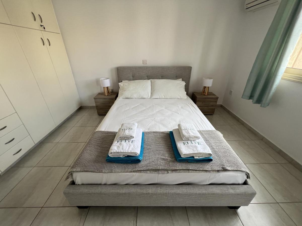 Royal-Seacrest Paphos-Center Vip Apartment ภายนอก รูปภาพ