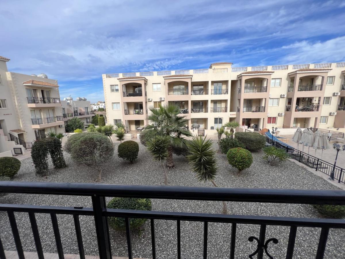 Royal-Seacrest Paphos-Center Vip Apartment ภายนอก รูปภาพ