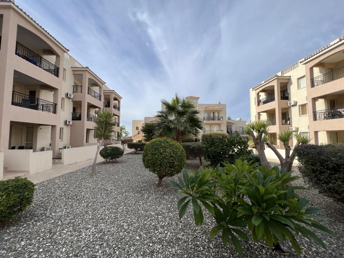 Royal-Seacrest Paphos-Center Vip Apartment ภายนอก รูปภาพ
