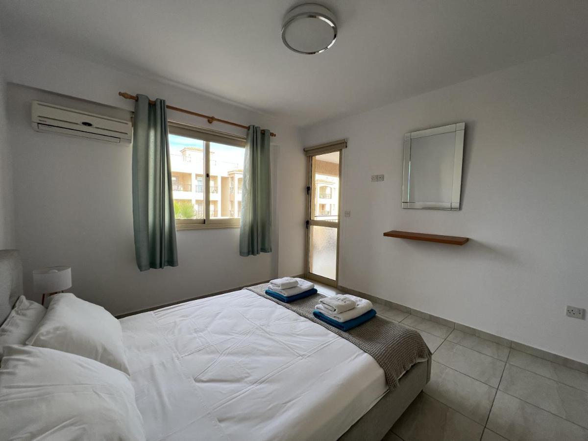 Royal-Seacrest Paphos-Center Vip Apartment ภายนอก รูปภาพ