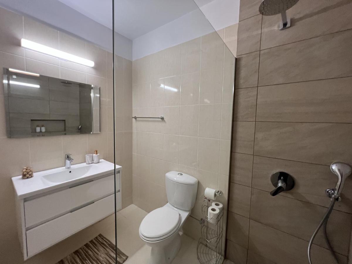 Royal-Seacrest Paphos-Center Vip Apartment ภายนอก รูปภาพ