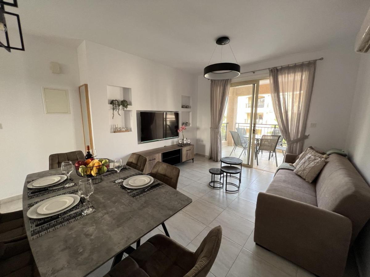 Royal-Seacrest Paphos-Center Vip Apartment ภายนอก รูปภาพ