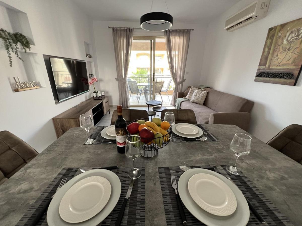 Royal-Seacrest Paphos-Center Vip Apartment ภายนอก รูปภาพ