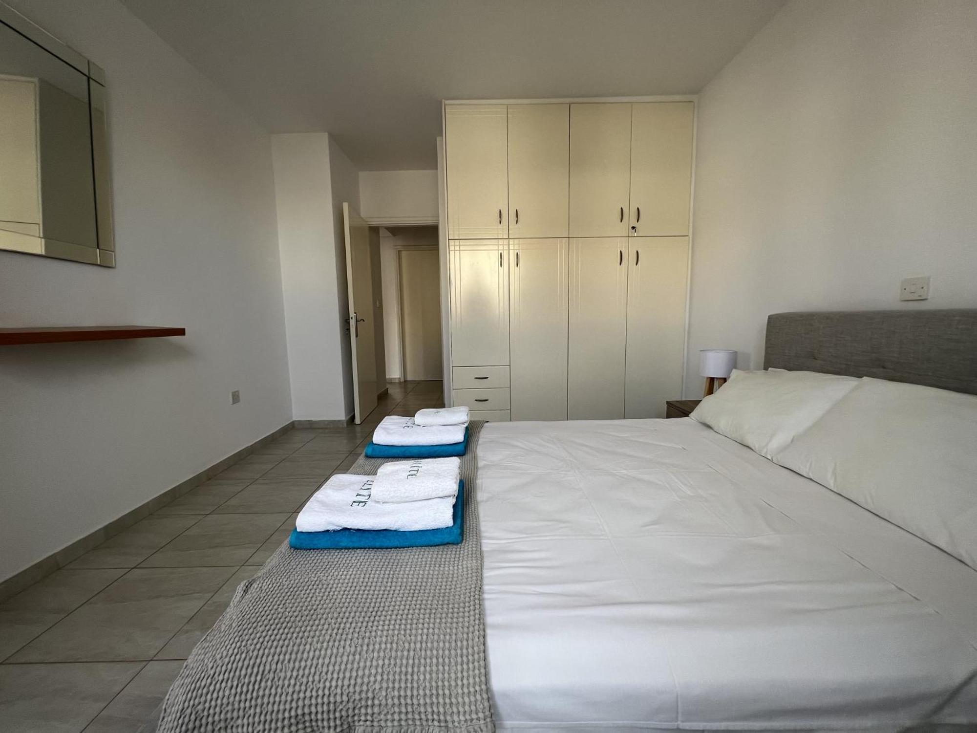 Royal-Seacrest Paphos-Center Vip Apartment ภายนอก รูปภาพ